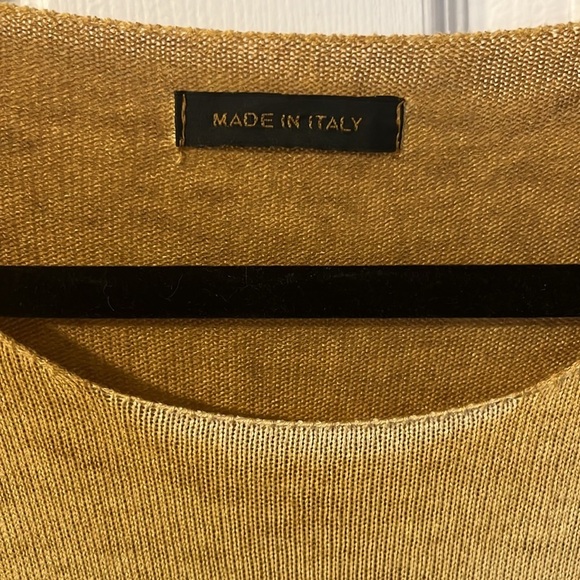 Italian Sweater Soft Modal
Blend oversized Medium - Picture 2 of 3